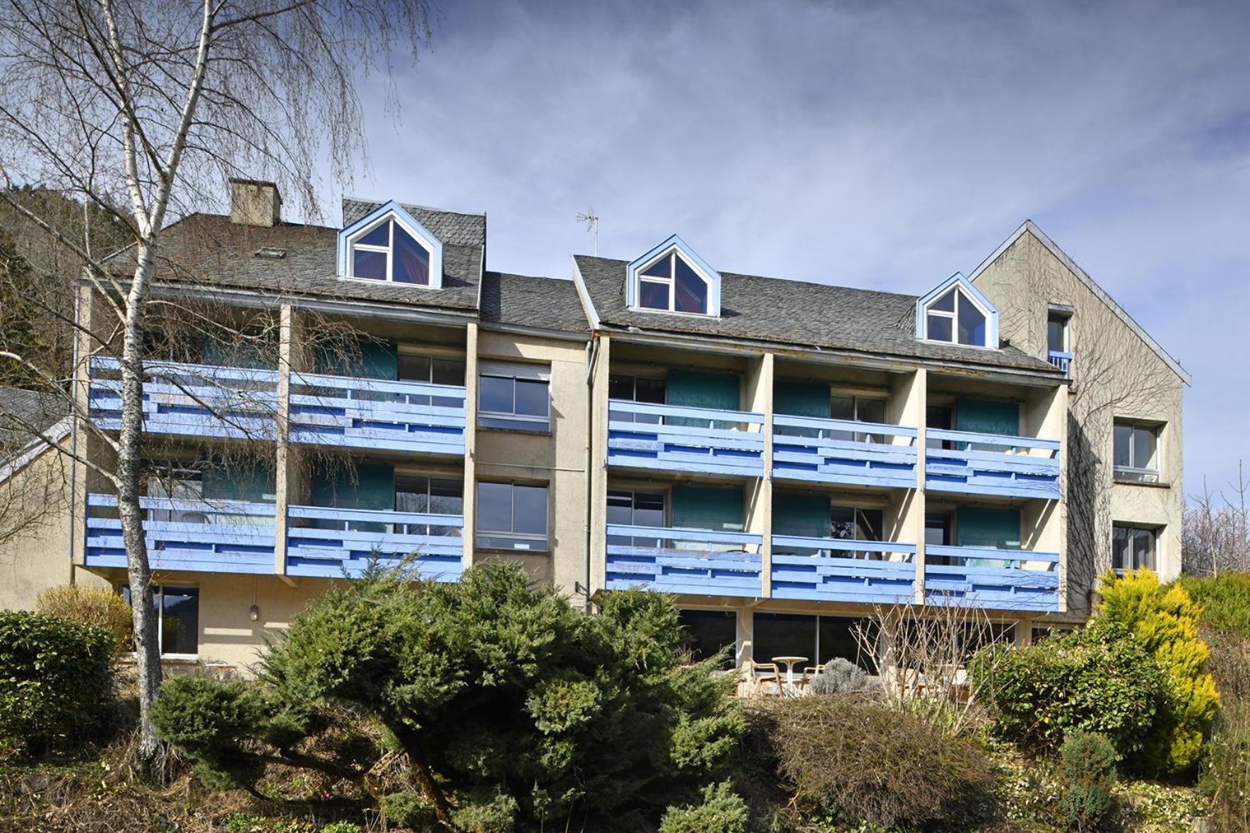 Le Castel Du Cantal Groupe Village Fani Thiézac Εξωτερικό φωτογραφία